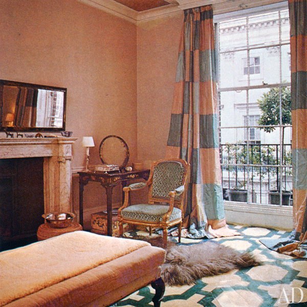 item3.rendition.slideshowVertical.pauline-de-rothschild-london-04