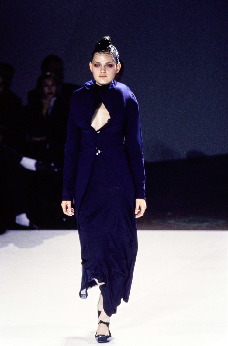 COMME-DES-GARCONS-SPRING-1997-RTW-13-GUINEVERE-VAN-SEENUS